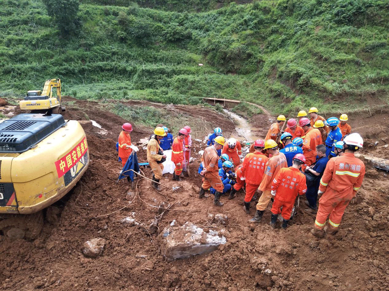 包含阿雅克肖不敌法兰克福，遭遇滑坡的词条
