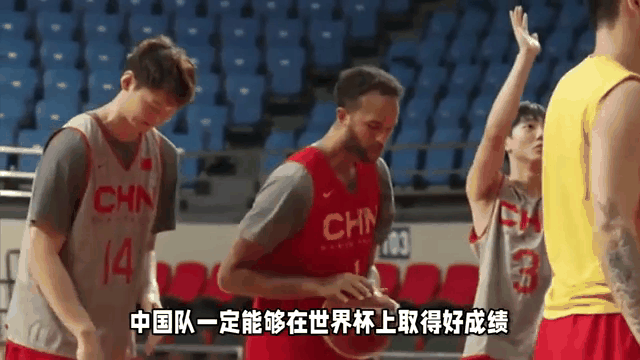 篮球新星王哲林在联赛中交出超凡表现，引发球迷狂热